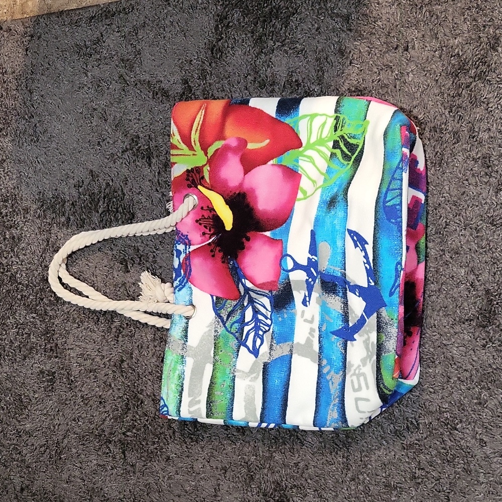 AMY MILLER BEACH TOTE BAG. USED ONCE